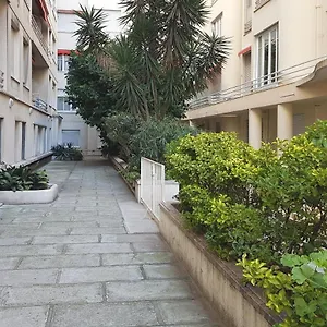 https://nice-centre-apartment-with-balcony-and-stunning-sea-view.fr-provencehotel.com